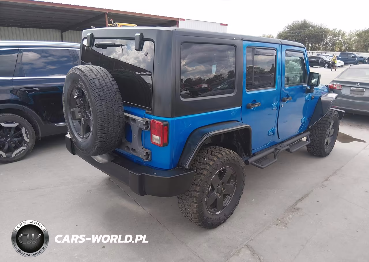 2015 Jeep Wrangler Unlimited Rubicon VIN:1C4BJWFGXFL769335 - 4