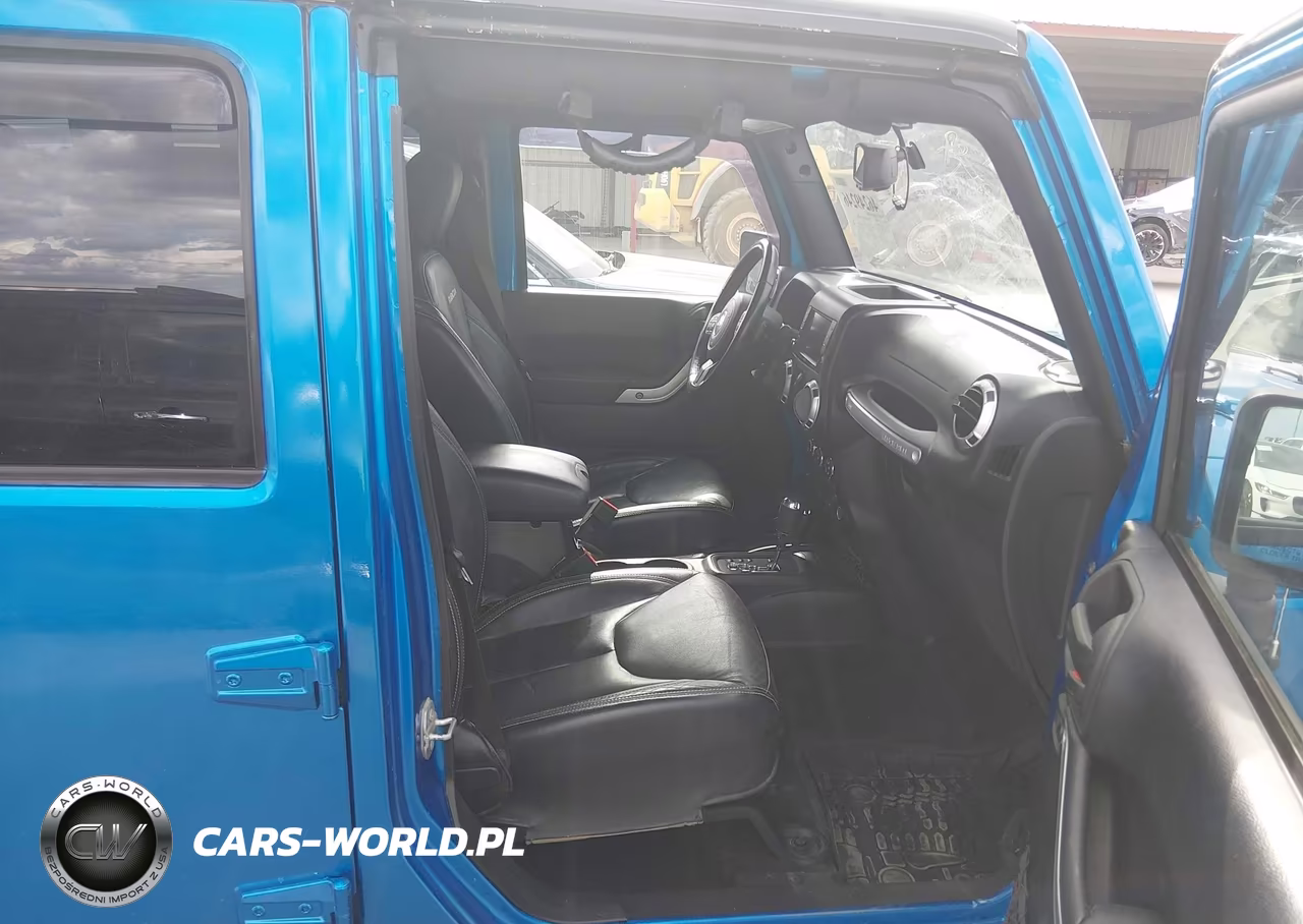2015 Jeep Wrangler Unlimited Rubicon VIN:1C4BJWFGXFL769335 - 5