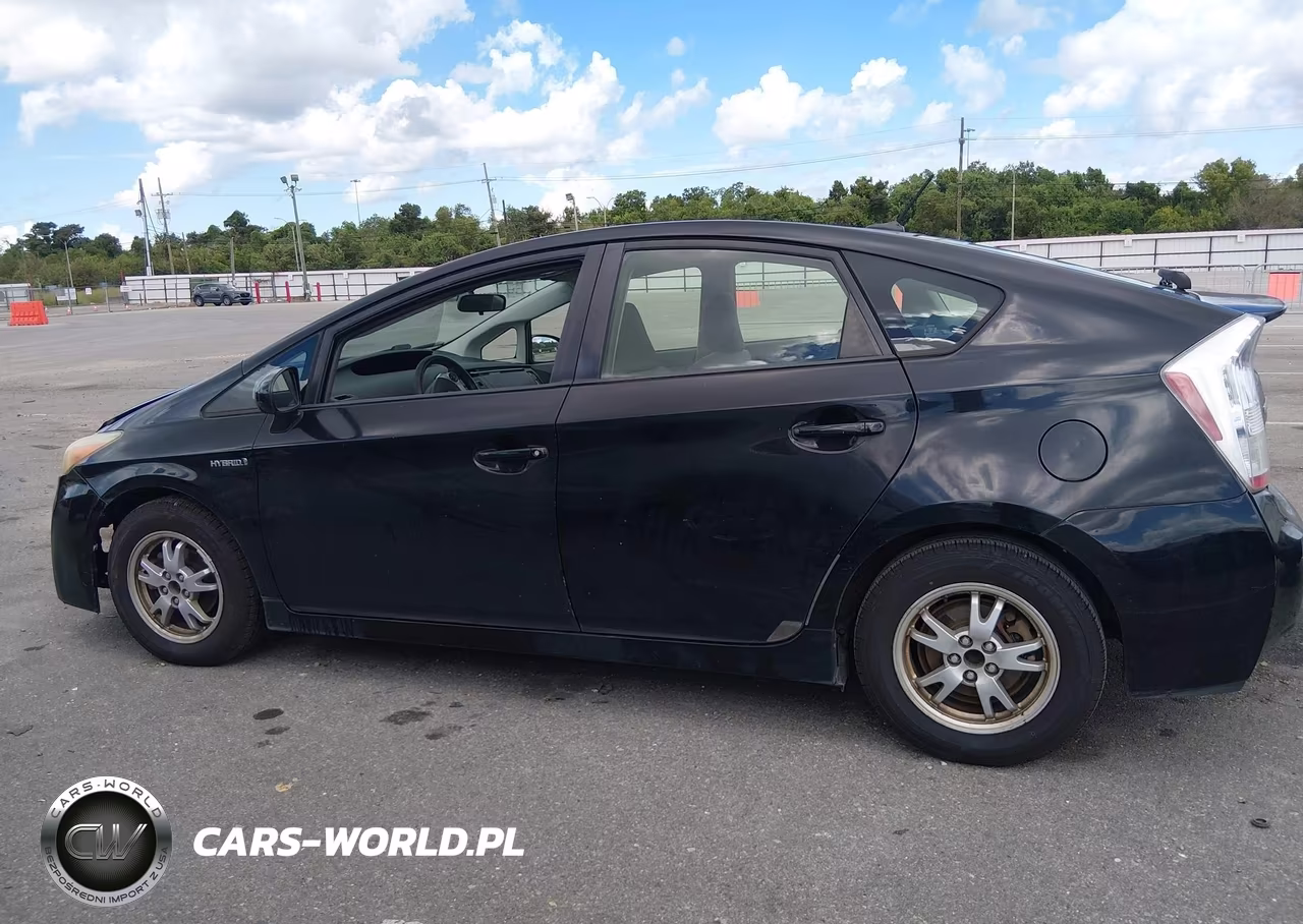 2011 Toyota Prius Two VIN:JTDKN3DU0B1382746 - 14
