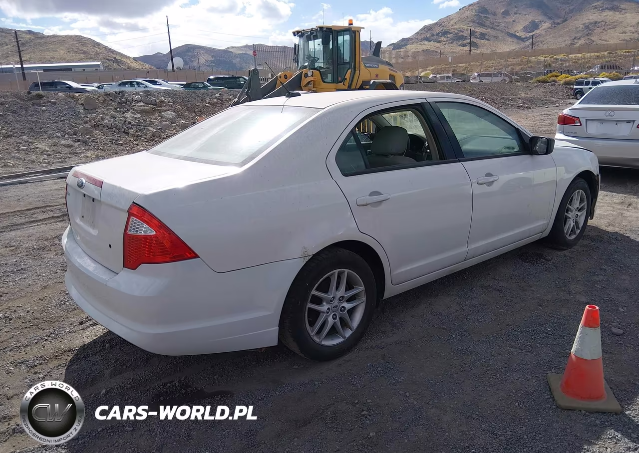FORD FUSION S VIN:3FAHP0GA0CR333757 - 4