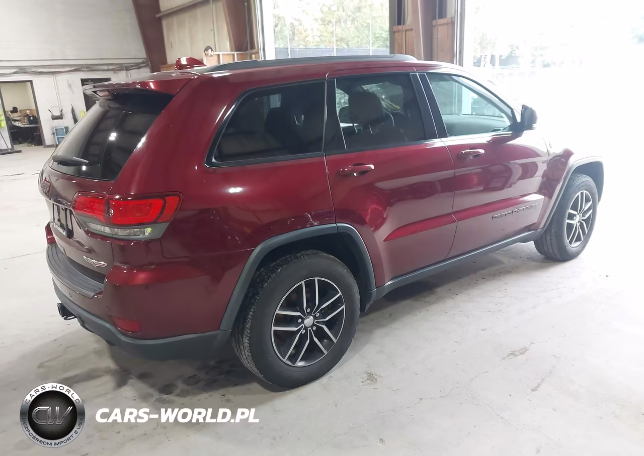 2017 Jeep Grand Cherokee Trailhawk 4X4 VIN:1C4RJFLGXHC663182 - 4