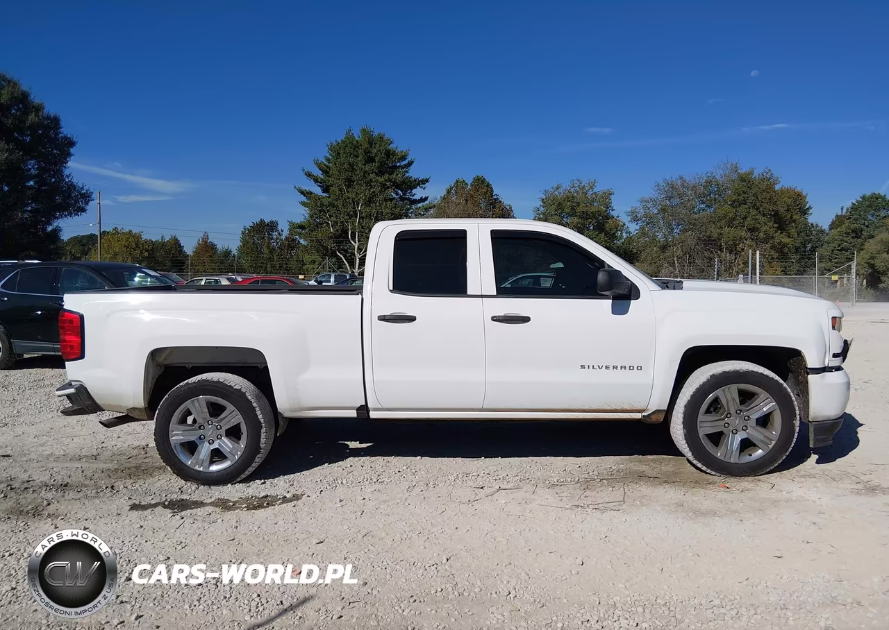 2018 Chevrolet Silverado 1500 Custom VIN:1GCRCPEC8JZ137761 - 13
