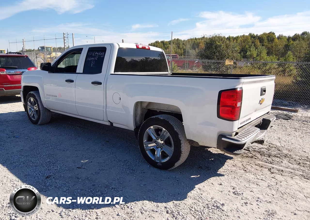 2018 Chevrolet Silverado 1500 Custom VIN:1GCRCPEC8JZ137761 - 3