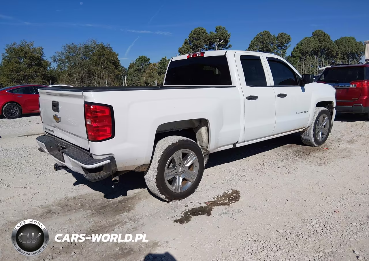 2018 Chevrolet Silverado 1500 Custom VIN:1GCRCPEC8JZ137761 - 4