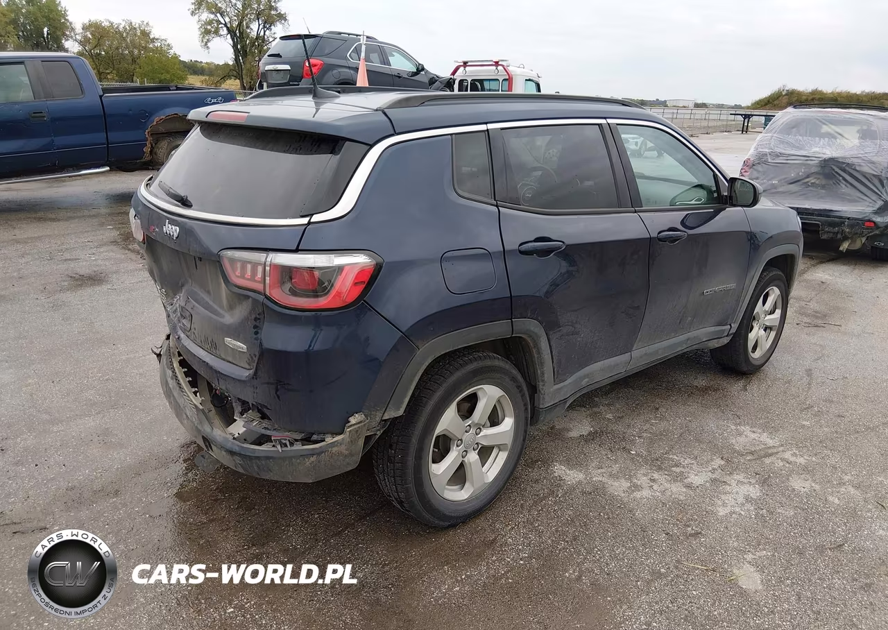 2018 Jeep Compass Latitude 4X4 VIN:3C4NJDBB5JT492537 - 4