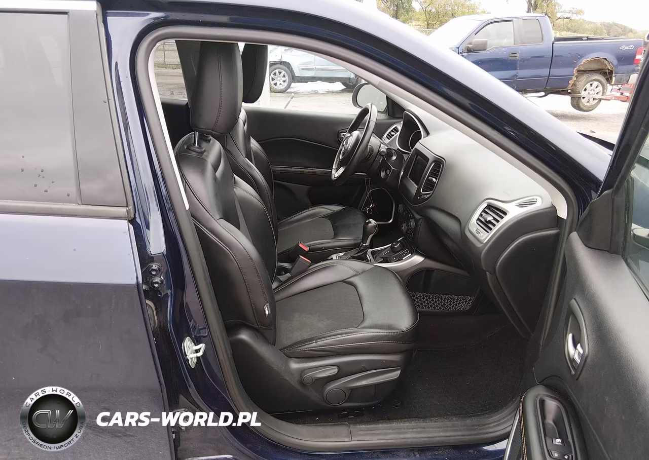 2018 Jeep Compass Latitude 4X4 VIN:3C4NJDBB5JT492537 - 5