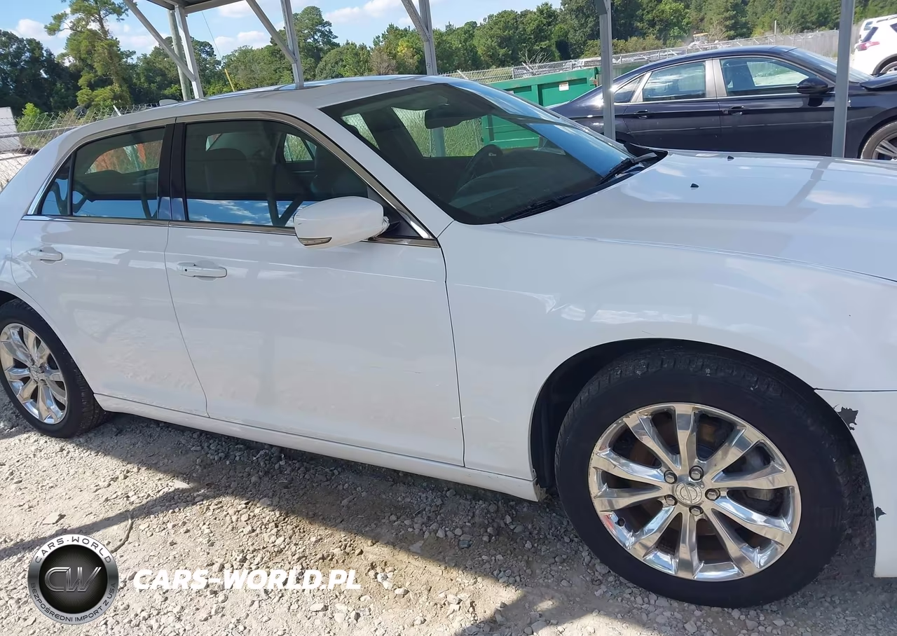 2016 Chrysler 300 Anniversary Edition VIN:2C3CCARG5GH278428 - 13