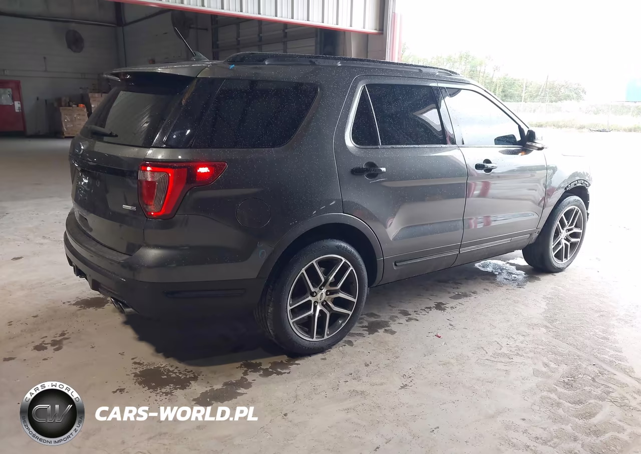 2019 Ford Explorer Sport VIN:1FM5K8GTXKGB02992 - 4