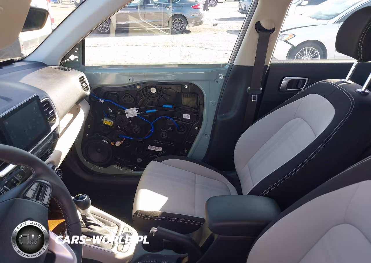 2025 Hyundai Venue Sel VIN:KMHRC8A36SU395279 - 5