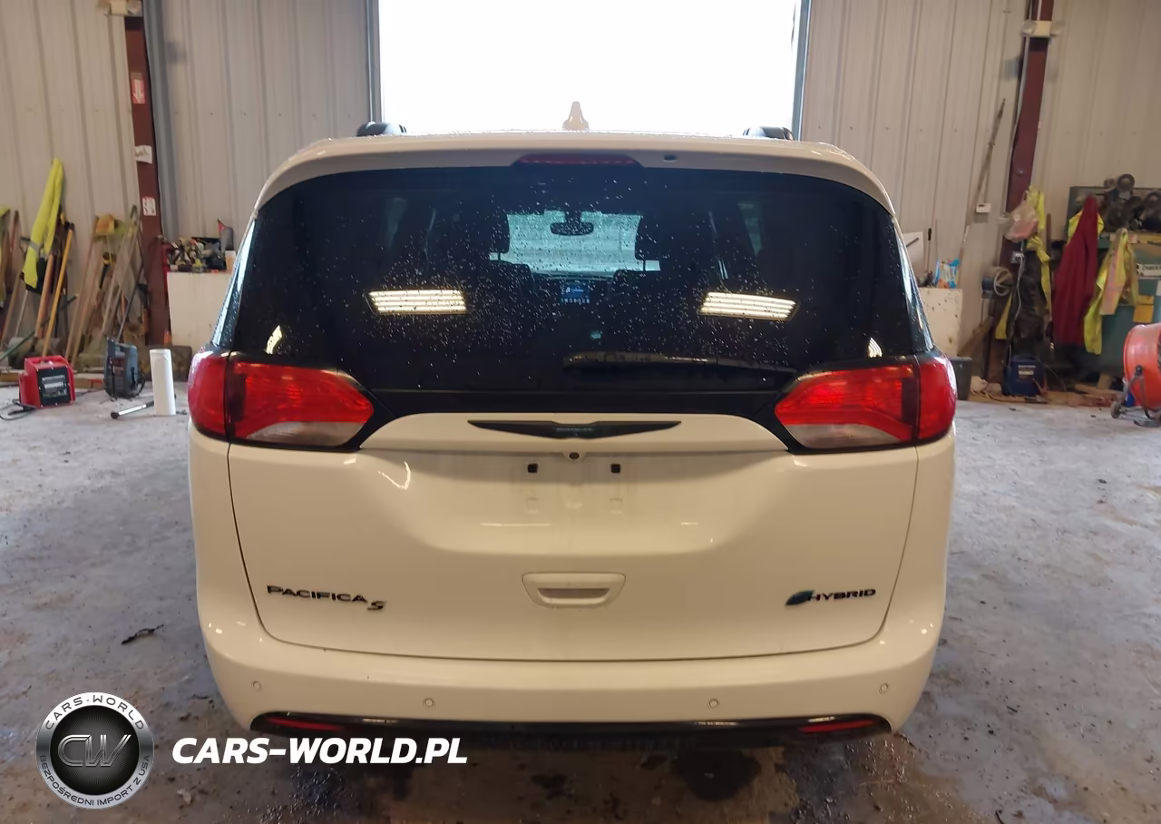 2020 Chrysler Pacifica Hybrid Touring L VIN:2C4RC1L76LR263522 - 16
