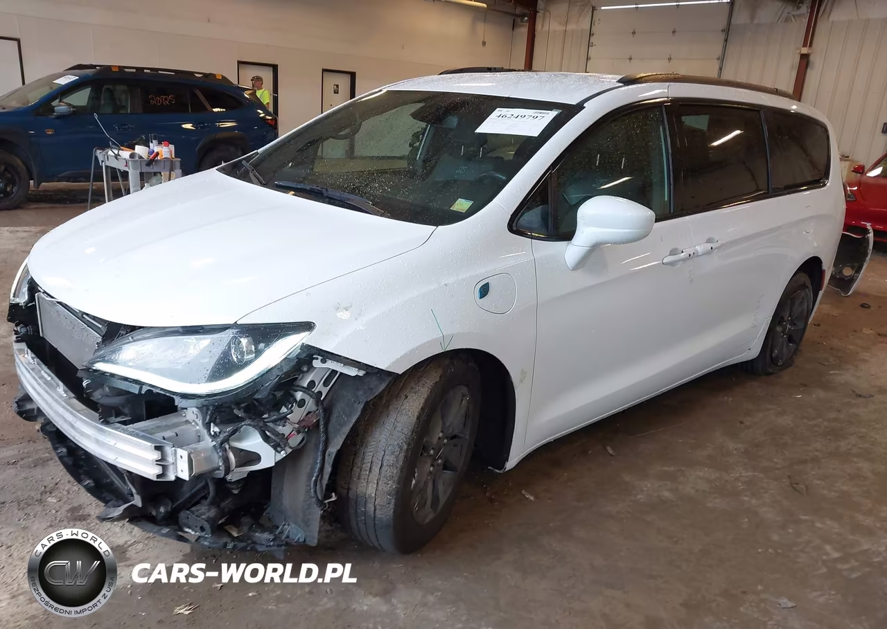 2020 Chrysler Pacifica Hybrid Touring L VIN:2C4RC1L76LR263522 - 2