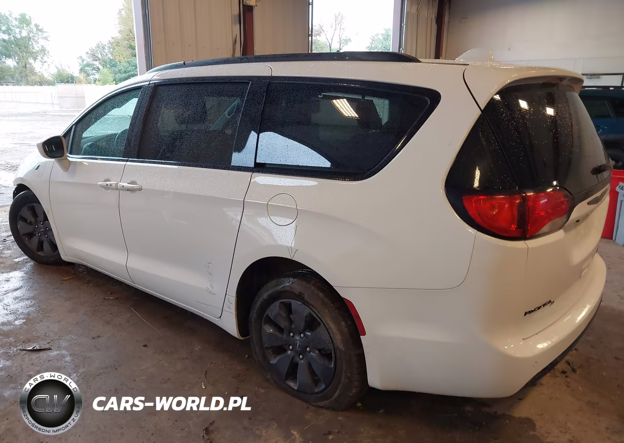 2020 Chrysler Pacifica Hybrid Touring L VIN:2C4RC1L76LR263522 - 3