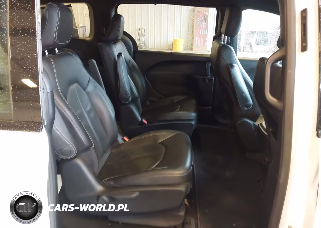 2020 Chrysler Pacifica Hybrid Touring L VIN:2C4RC1L76LR263522 - 8