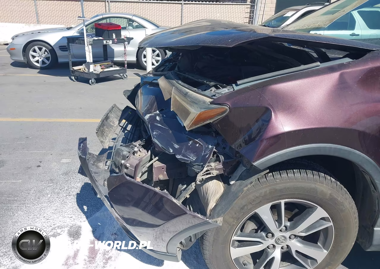 2018 Toyota Rav4 Xle VIN:2T3WFREV9JW442306 - 13
