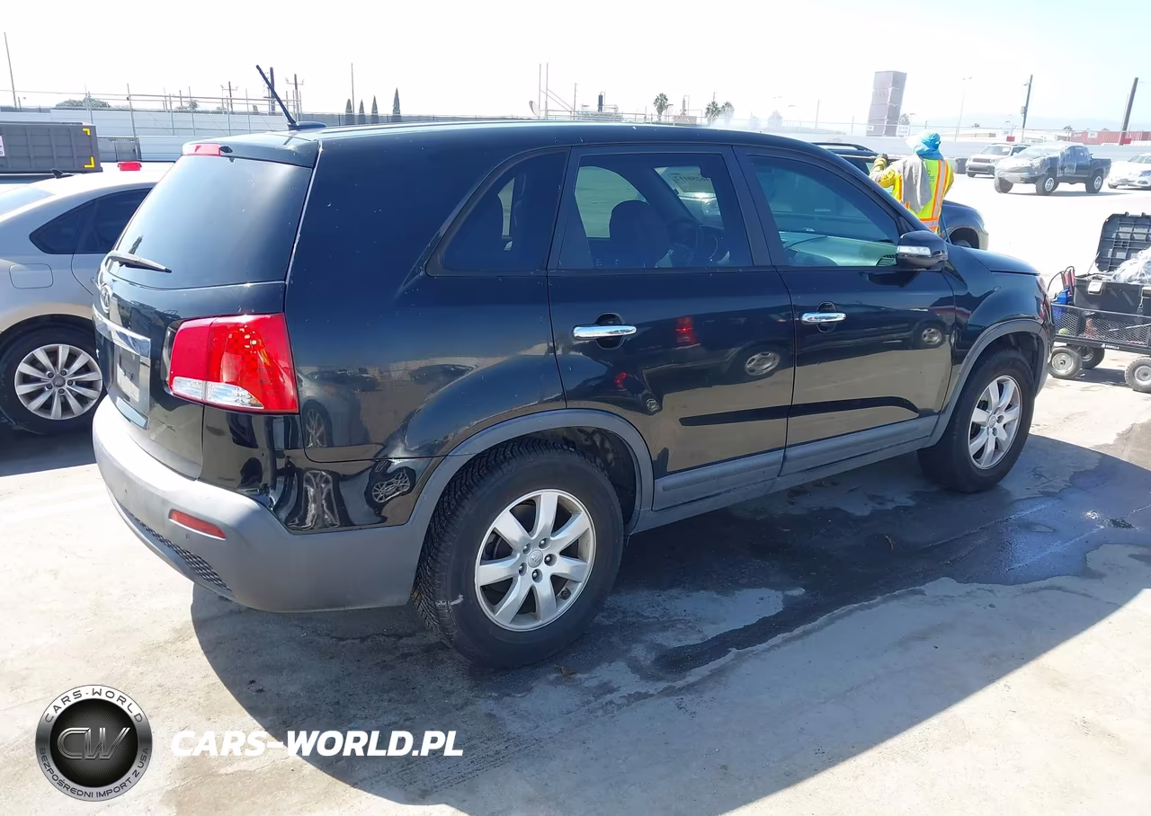 2013 Kia Sorento Lx VIN:5XYKT4A11DG407114 - 4