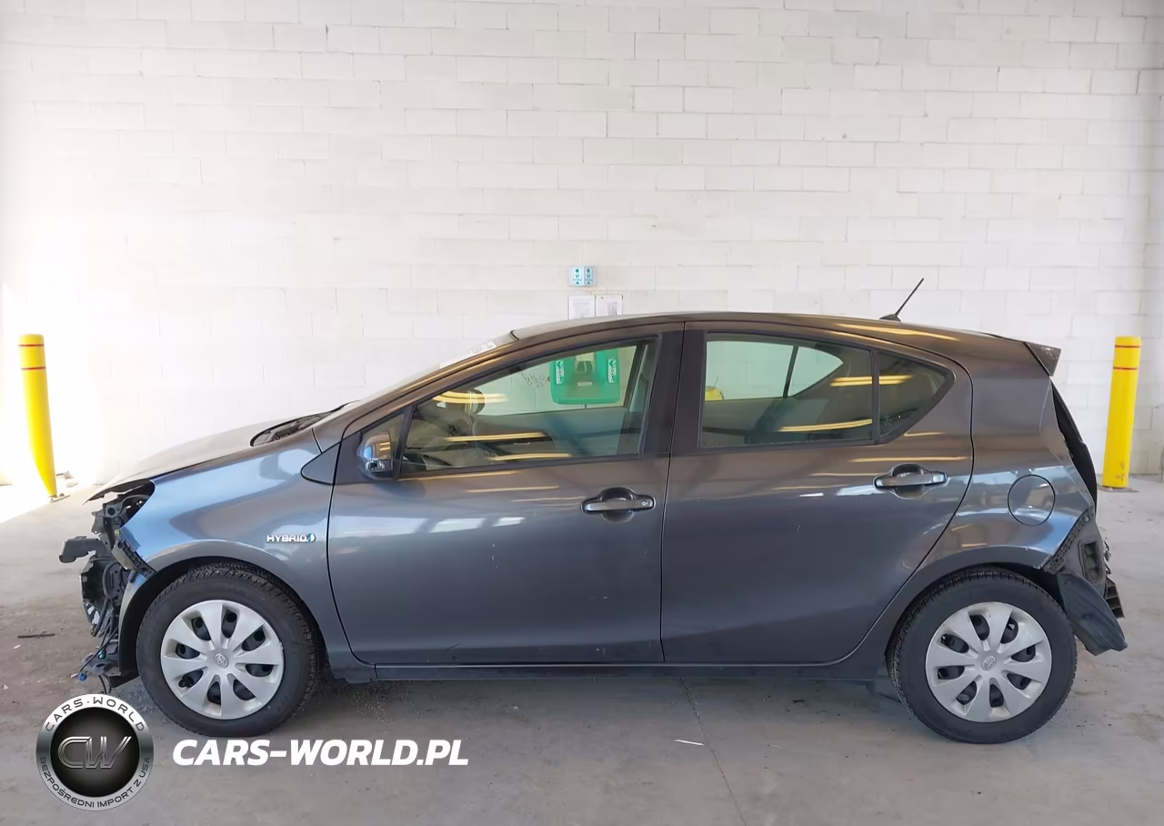 2014 Toyota Prius C Two VIN:JTDKDTB37E1059876 - 15