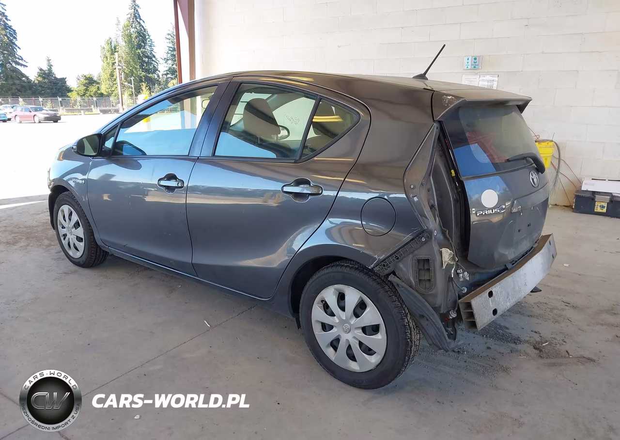 2014 Toyota Prius C Two VIN:JTDKDTB37E1059876 - 3