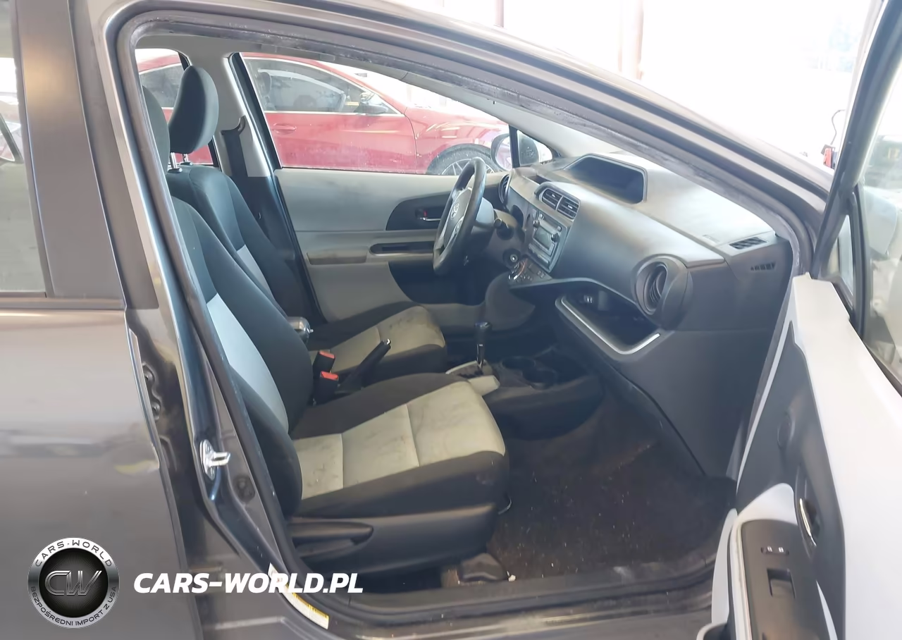 2014 Toyota Prius C Two VIN:JTDKDTB37E1059876 - 5