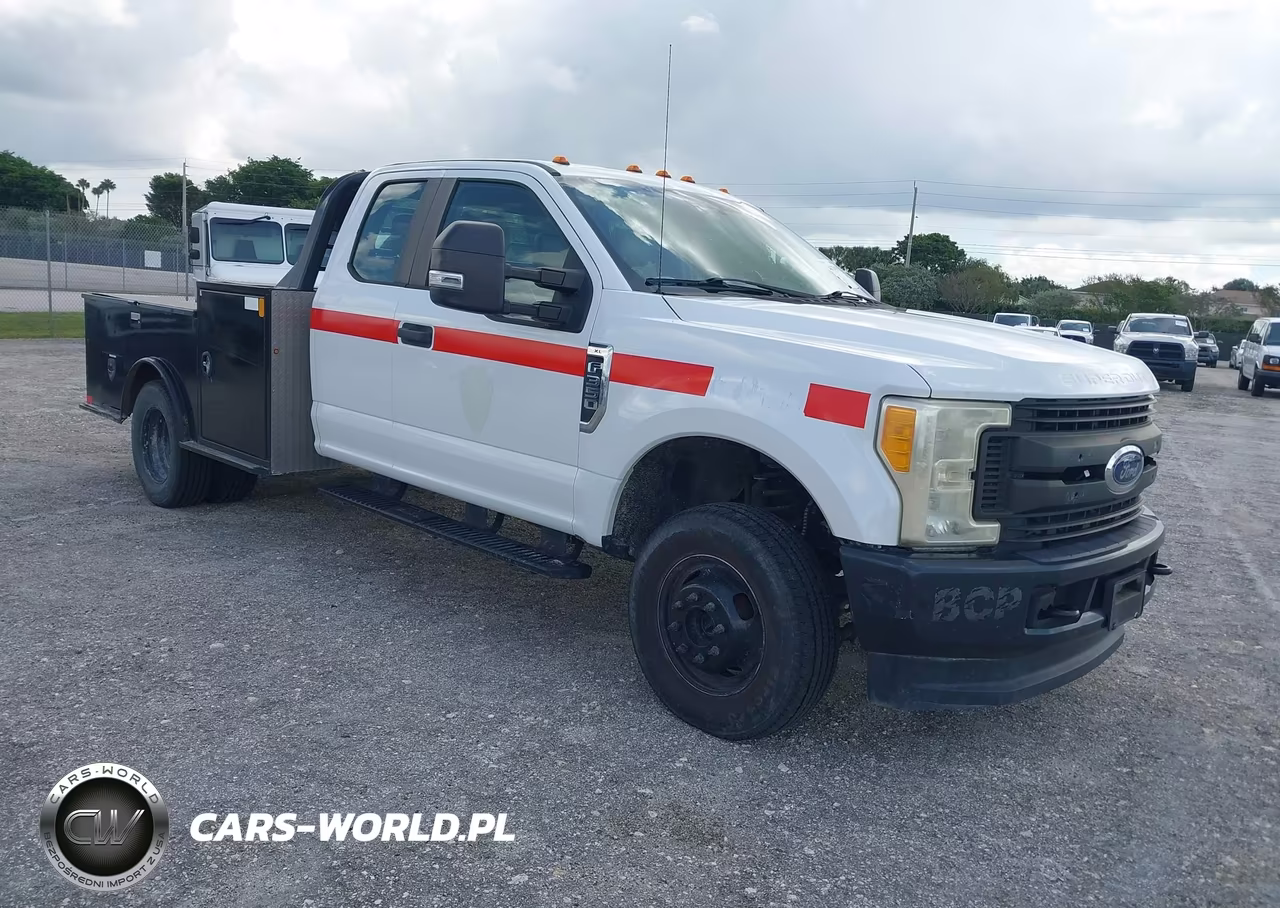 2017 Ford F-350 Chassis Xl VIN:1FD8X3H67HED88010 - 1