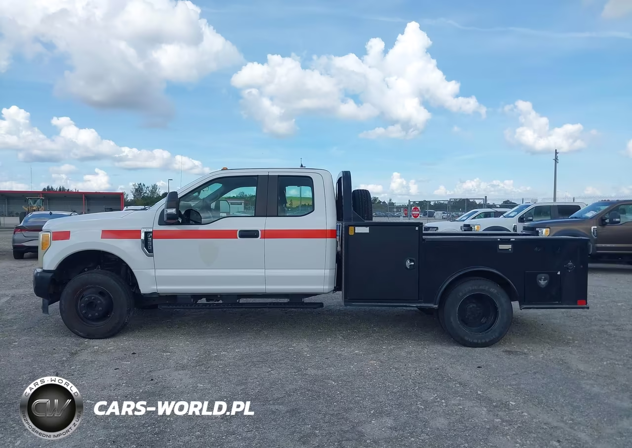 2017 Ford F-350 Chassis Xl VIN:1FD8X3H67HED88010 - 15