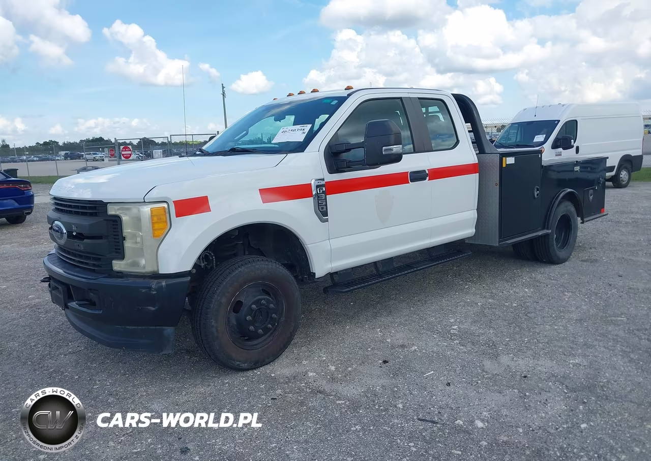 2017 Ford F-350 Chassis Xl VIN:1FD8X3H67HED88010 - 2