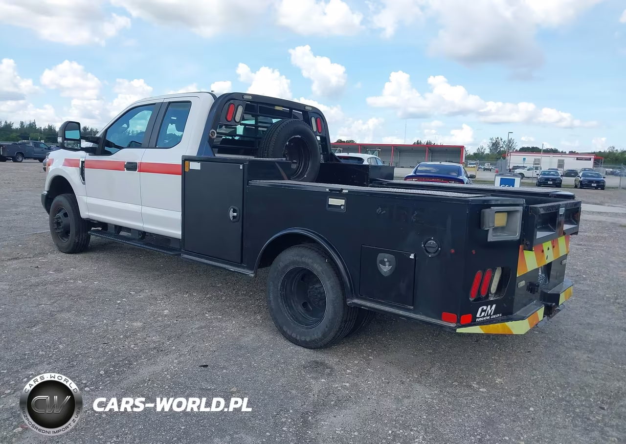 2017 Ford F-350 Chassis Xl VIN:1FD8X3H67HED88010 - 3