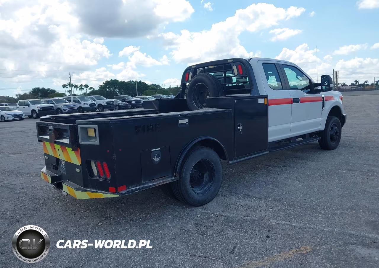 2017 Ford F-350 Chassis Xl VIN:1FD8X3H67HED88010 - 4