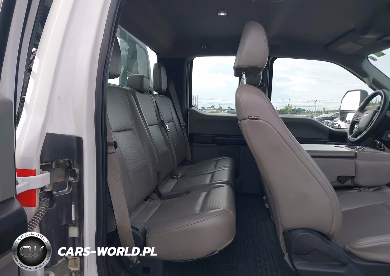 2017 Ford F-350 Chassis Xl VIN:1FD8X3H67HED88010 - 8