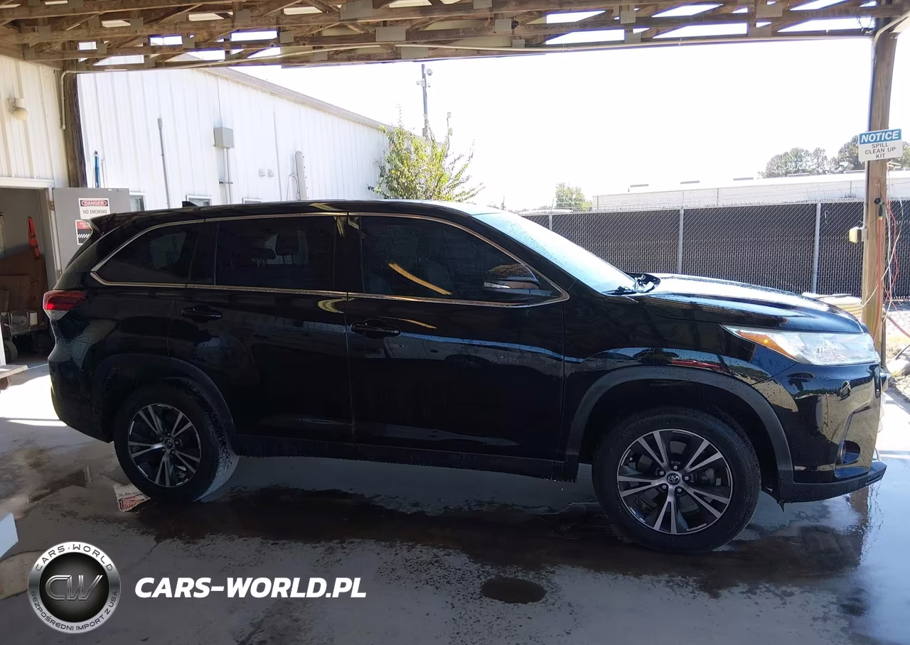 2019 Toyota Highlander Le Plus VIN:5TDZZRFH5KS305802 - 13