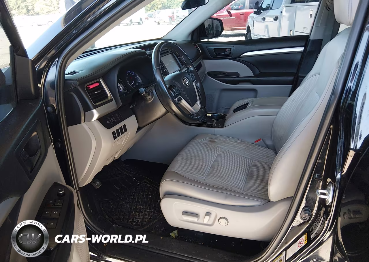 2019 Toyota Highlander Le Plus VIN:5TDZZRFH5KS305802 - 5