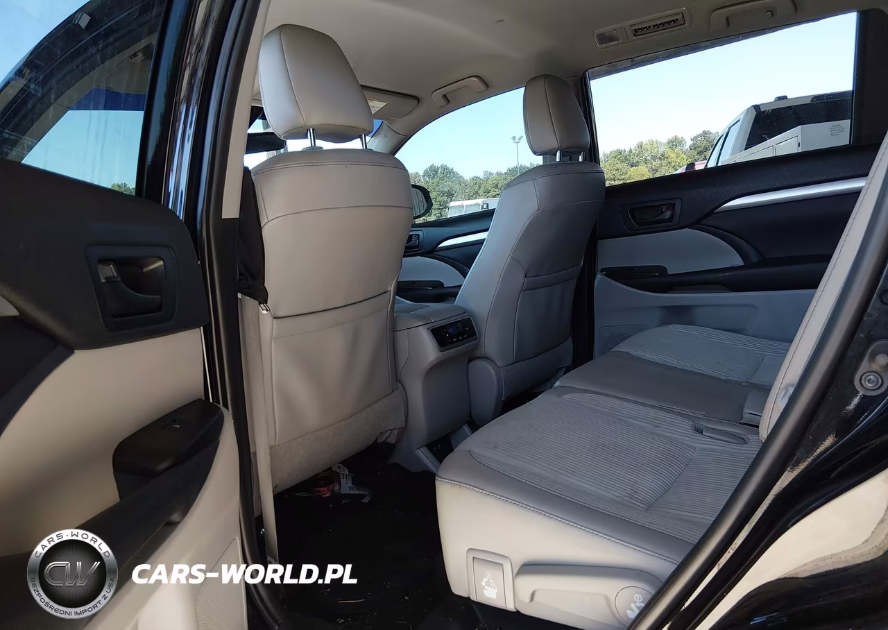 2019 Toyota Highlander Le Plus VIN:5TDZZRFH5KS305802 - 8
