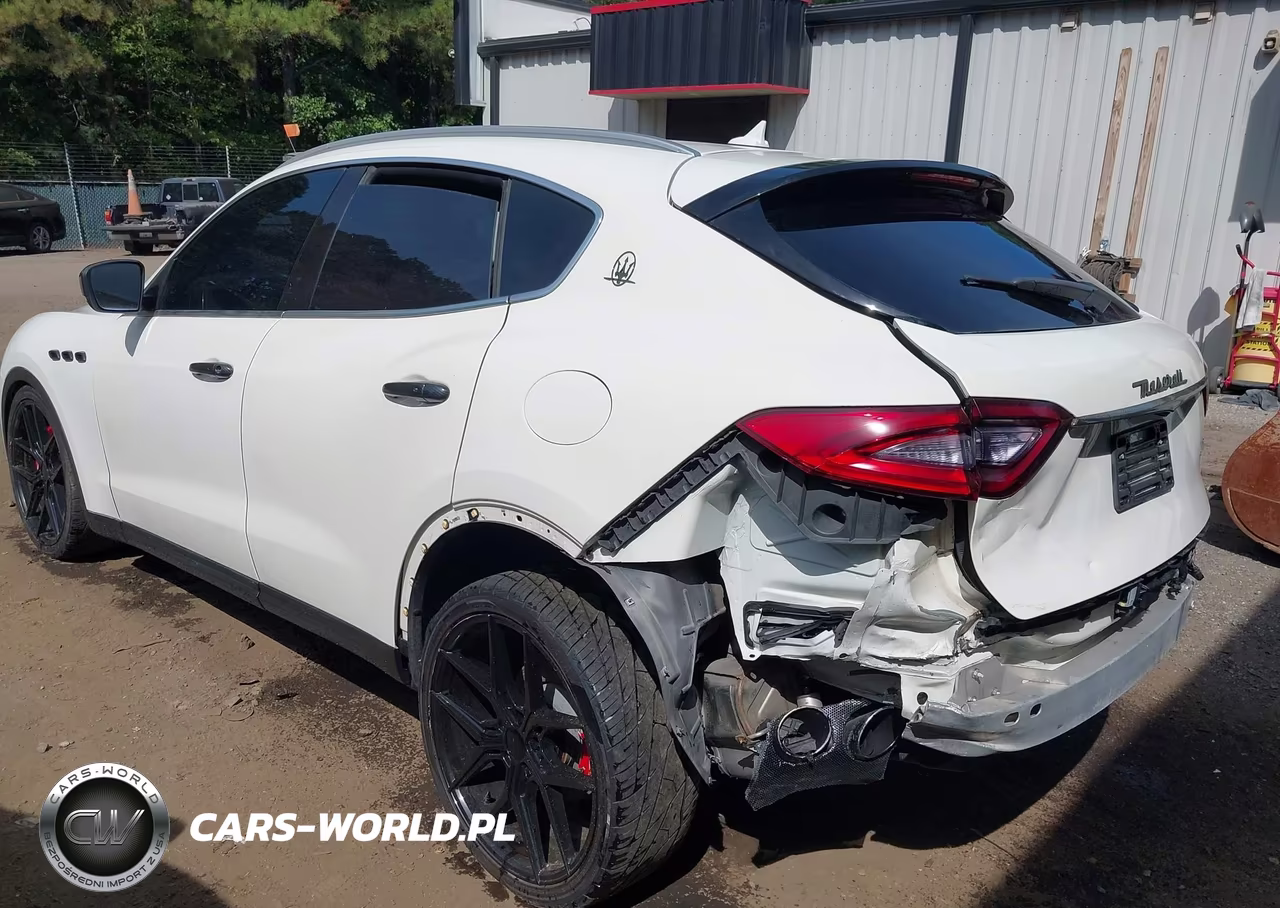 2017 Maserati Levante S VIN:ZN661YUA0HX245150 - 3