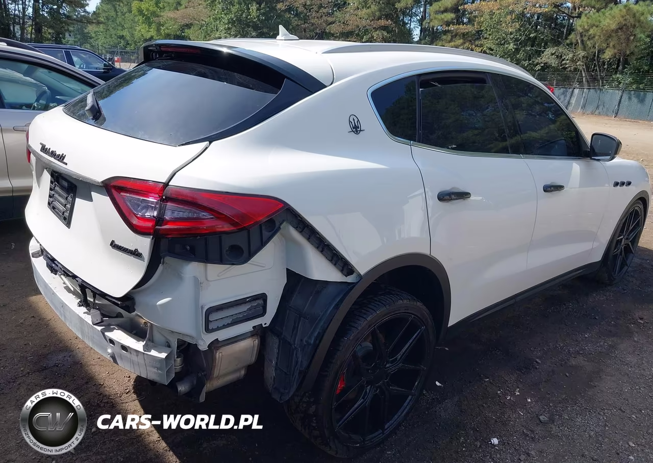 2017 Maserati Levante S VIN:ZN661YUA0HX245150 - 4