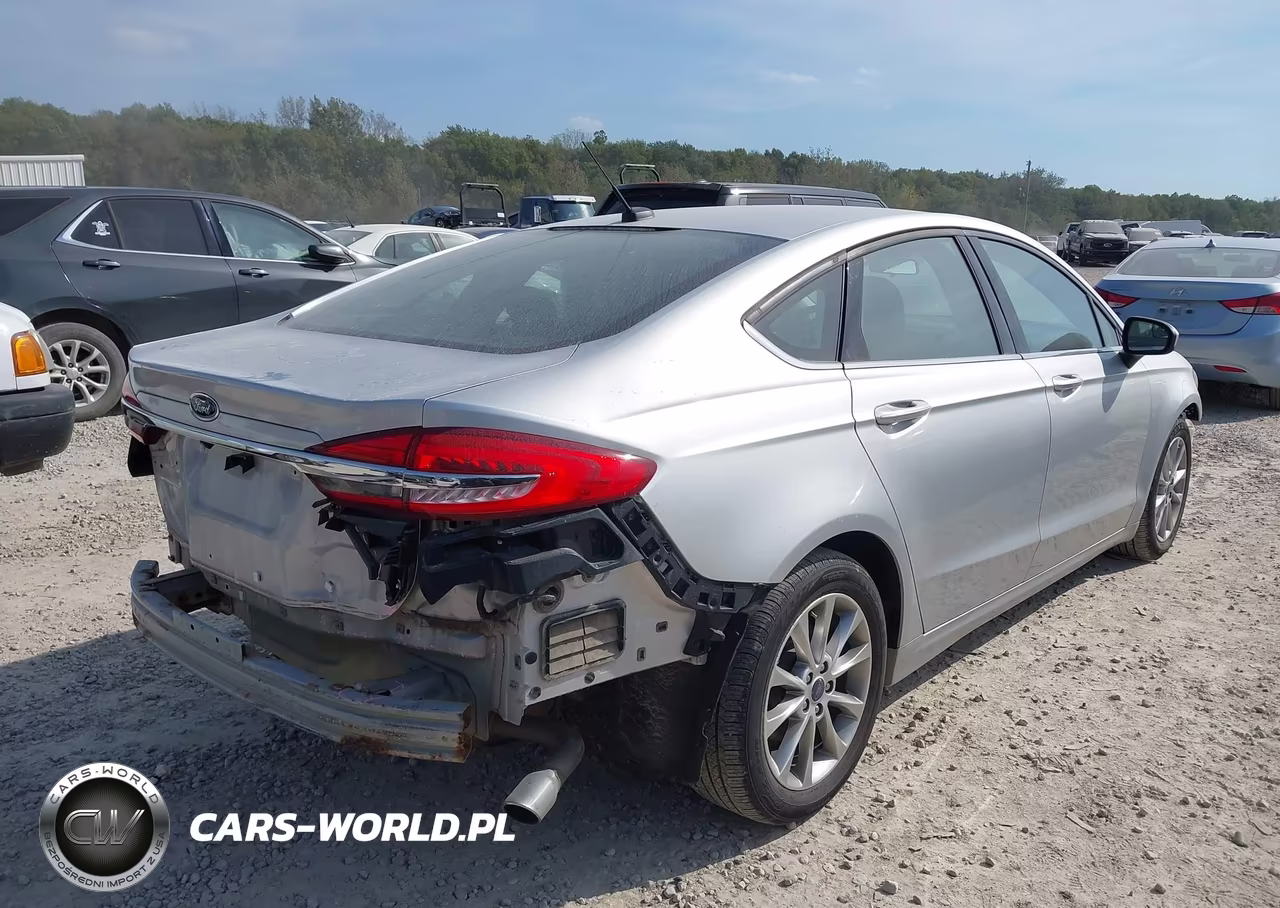 2017 Ford Fusion Se VIN:3FA6P0H79HR104334 - 4