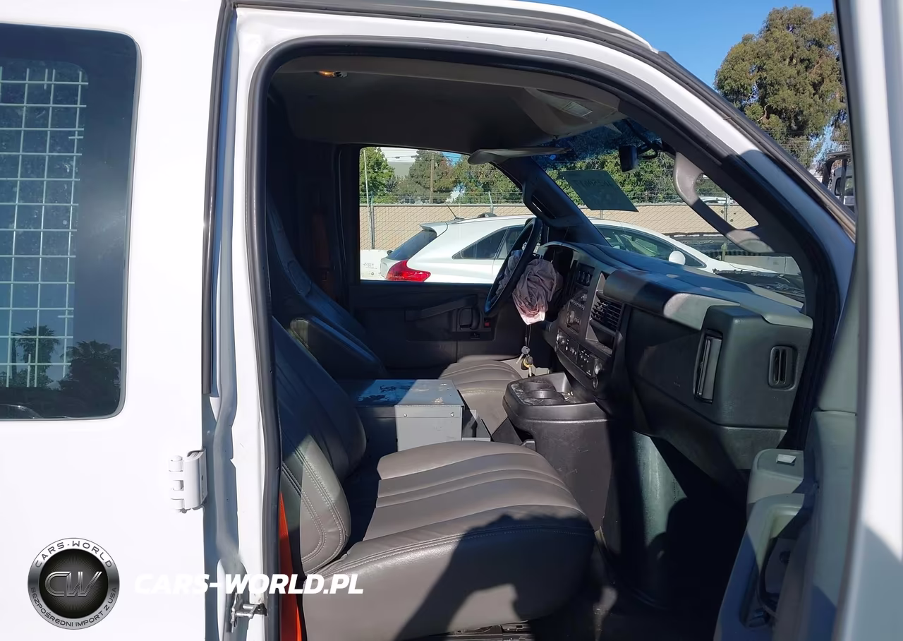 2018 Chevrolet Express 2500 Work Van VIN:1GCWGAFP9J1184799 - 5