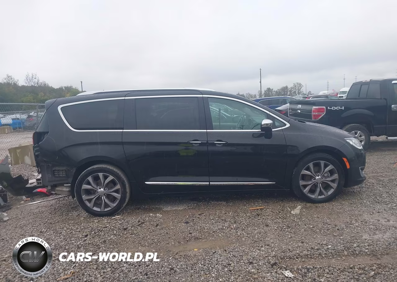 2018 Chrysler Pacifica Limited VIN:2C4RC1GG1JR338134 - 13