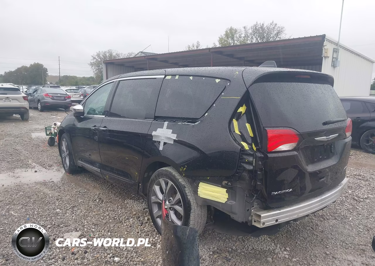 2018 Chrysler Pacifica Limited VIN:2C4RC1GG1JR338134 - 3