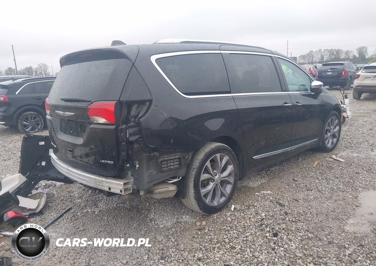 2018 Chrysler Pacifica Limited VIN:2C4RC1GG1JR338134 - 4
