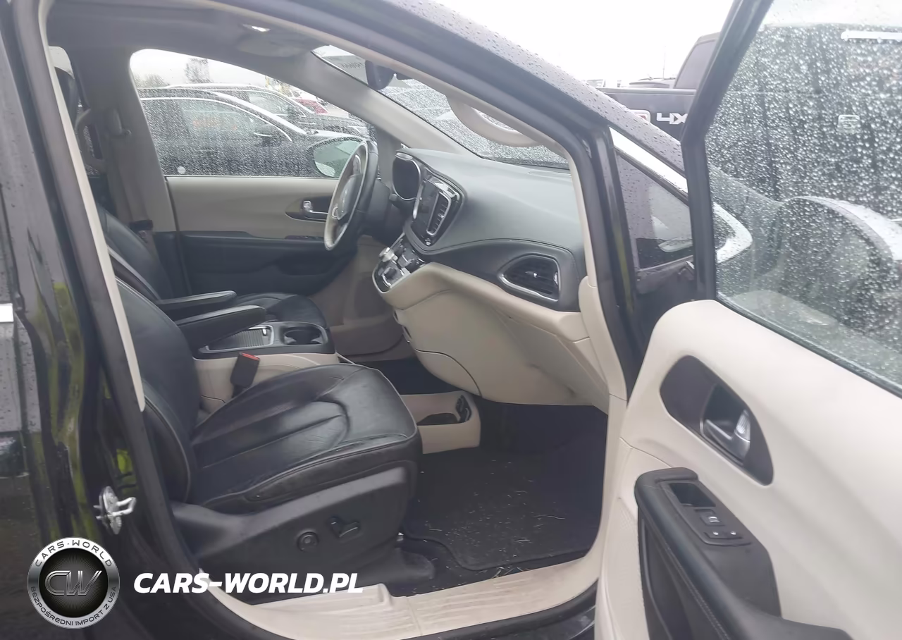 2018 Chrysler Pacifica Limited VIN:2C4RC1GG1JR338134 - 5