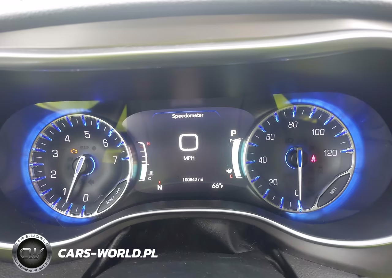 2018 Chrysler Pacifica Limited VIN:2C4RC1GG1JR338134 - 7