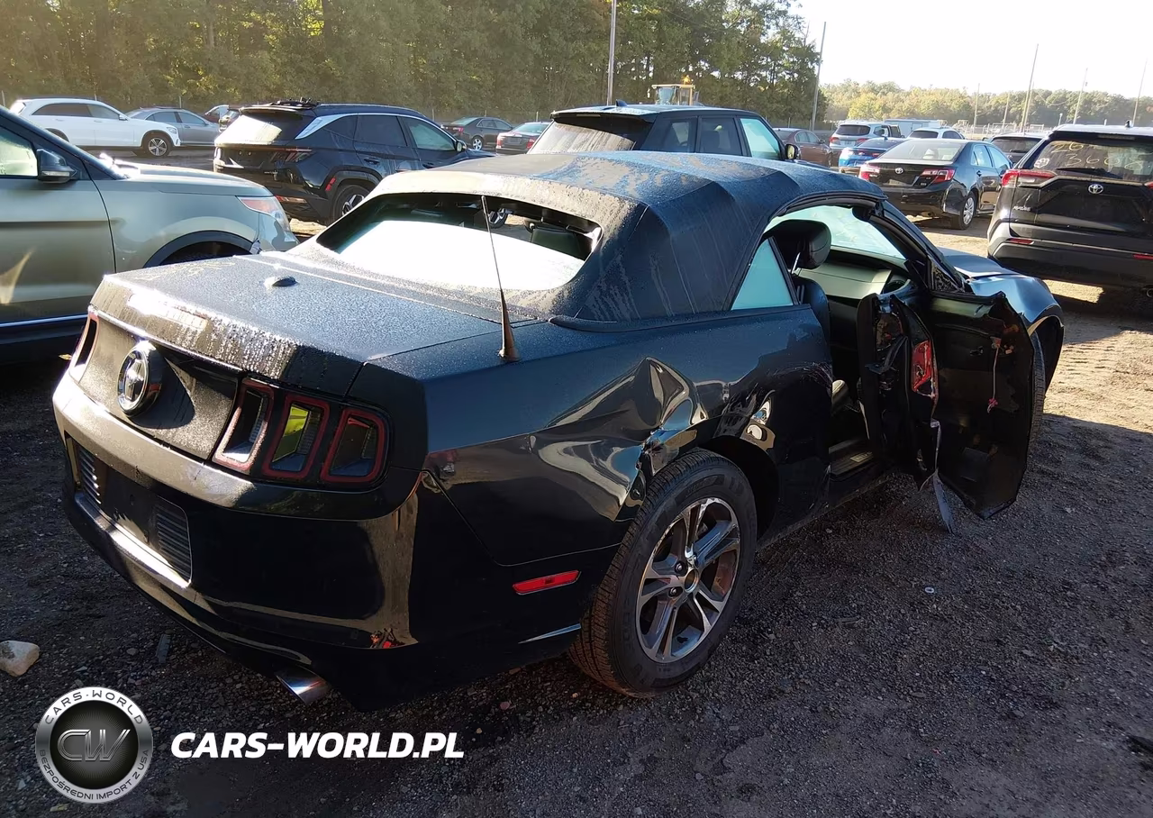 2013 Ford Mustang V6 Premium VIN:1ZVBP8EM2D5258671 - 4
