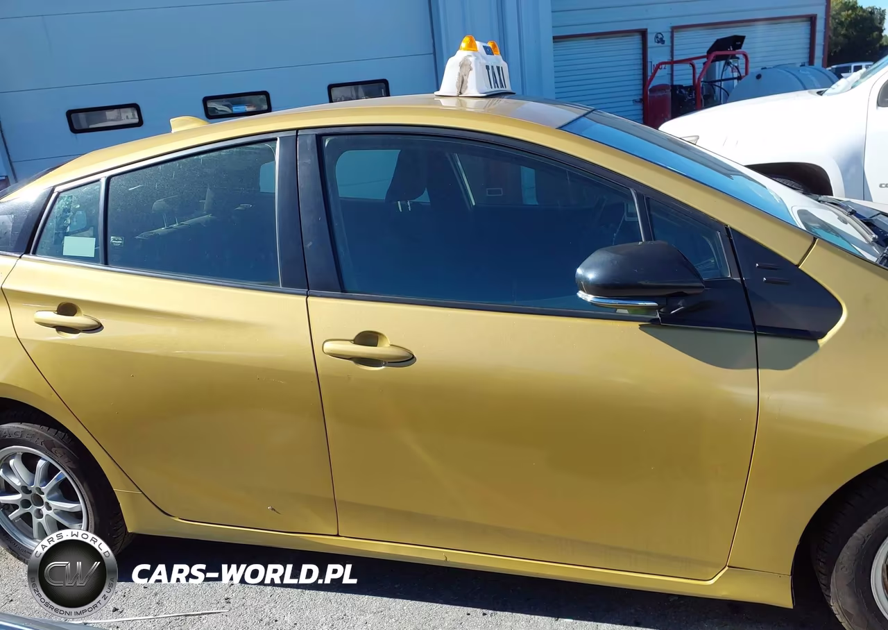 2021 Toyota Prius Le VIN:JTDKAMFU7M3153132 - 13