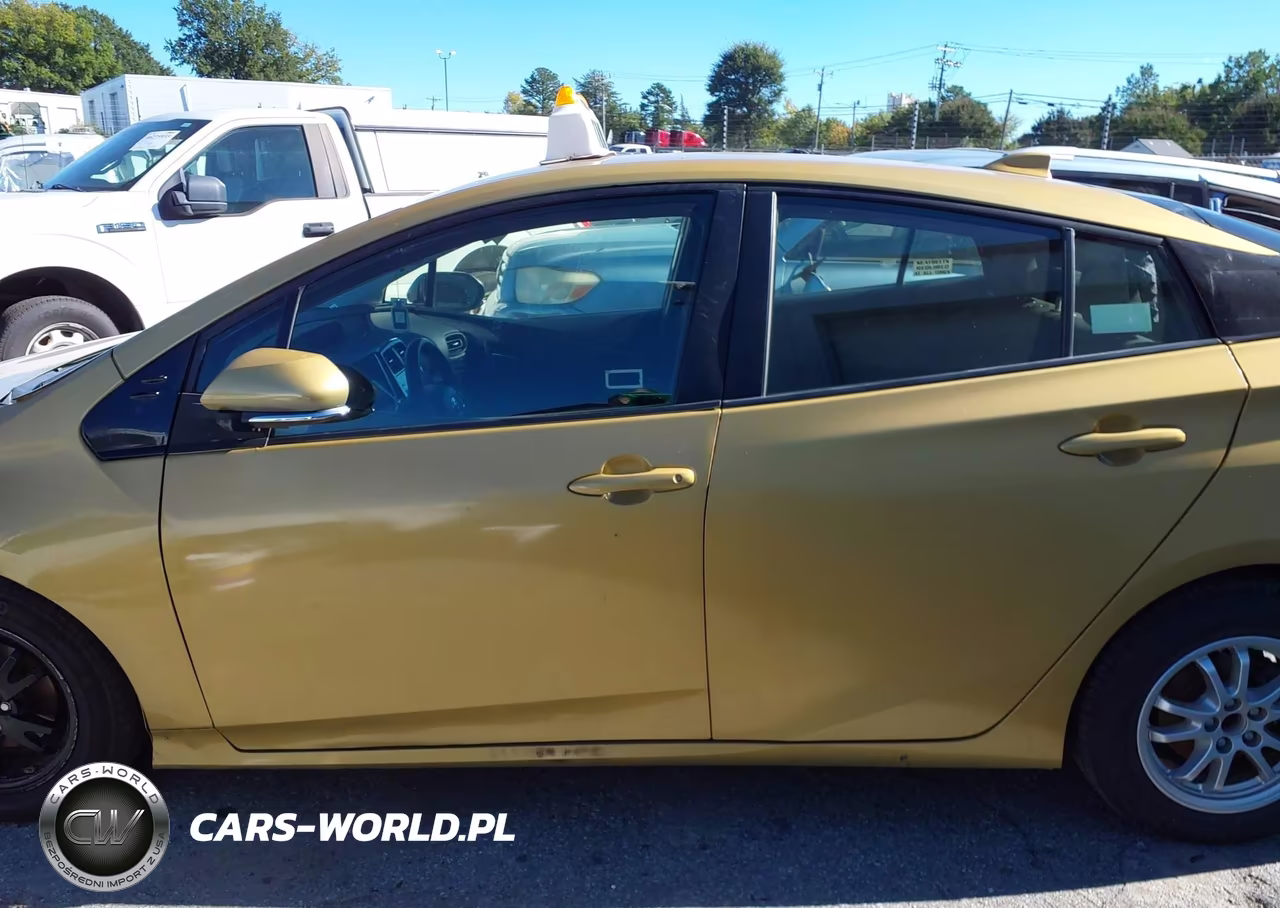 2021 Toyota Prius Le VIN:JTDKAMFU7M3153132 - 14