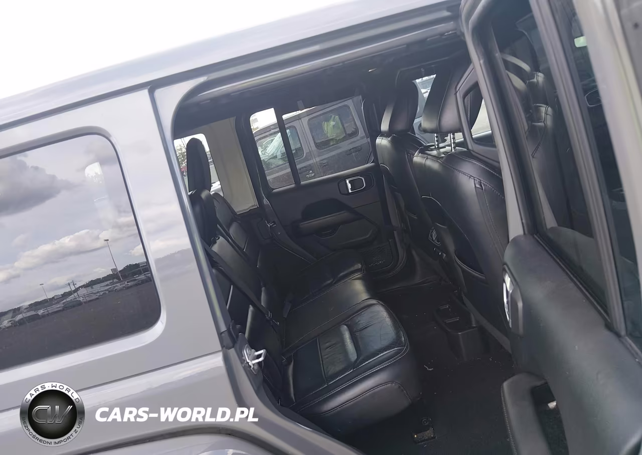 2018 Jeep Wrangler Unlimited Sahara 4X4 VIN:1C4HJXEN9JW292100 - 8