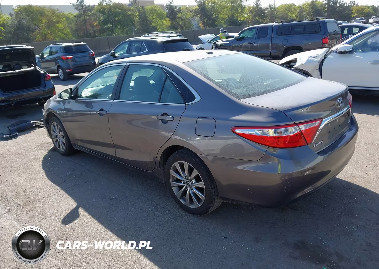 2017 Toyota Camry Xle VIN:4T1BF1FK1HU674972 - 3
