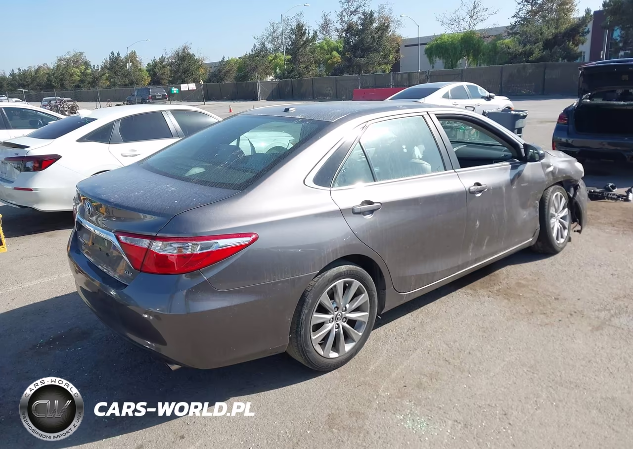2017 Toyota Camry Xle VIN:4T1BF1FK1HU674972 - 4