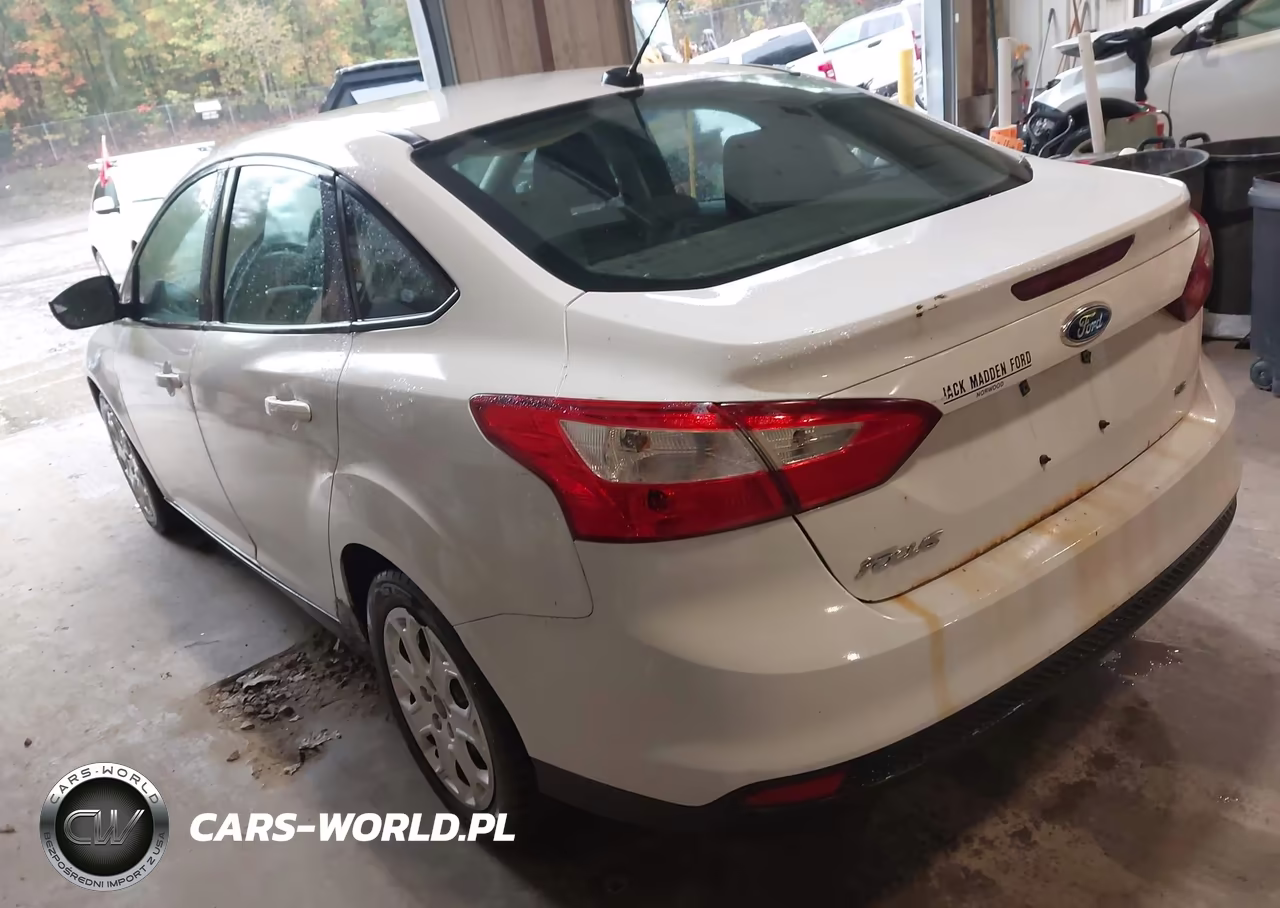 2012 Ford Focus Se VIN:1FAHP3F26CL425675 - 3