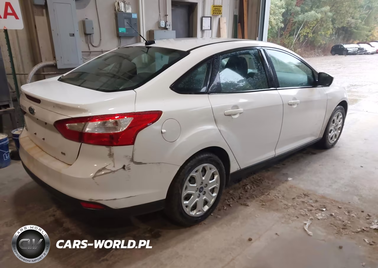 2012 Ford Focus Se VIN:1FAHP3F26CL425675 - 4