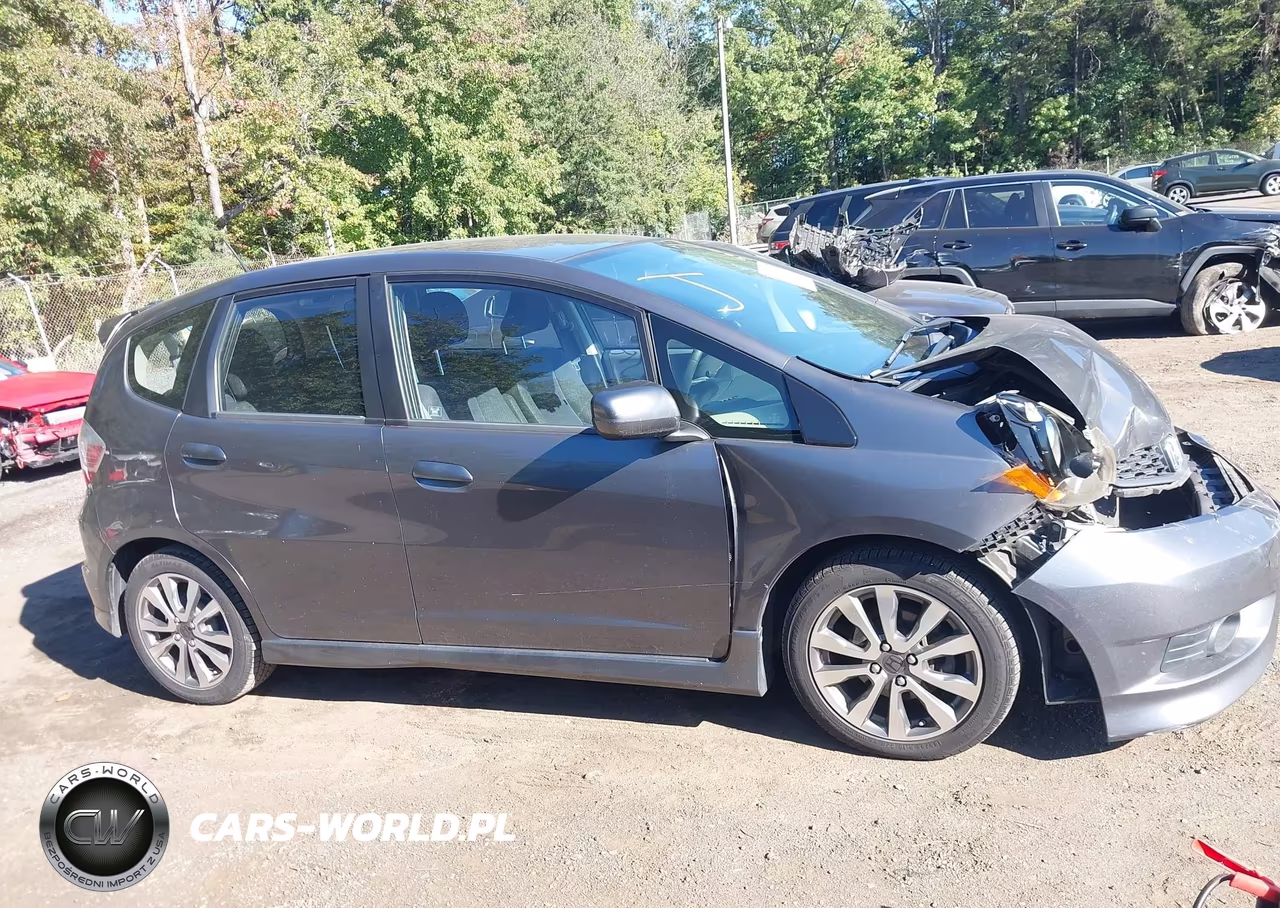 2012 Honda Fit Sport VIN:JHMGE8H57CC013361 - 13