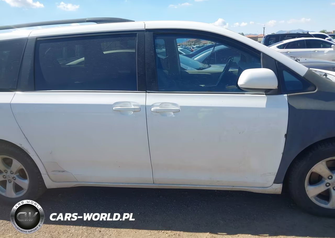 2015 Toyota Sienna Le 8 Passenger VIN:5TDKK3DC4FS618761 - 13